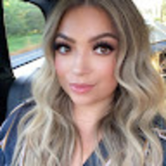 Meet your Posher, Andrea - Picture 1 of 1